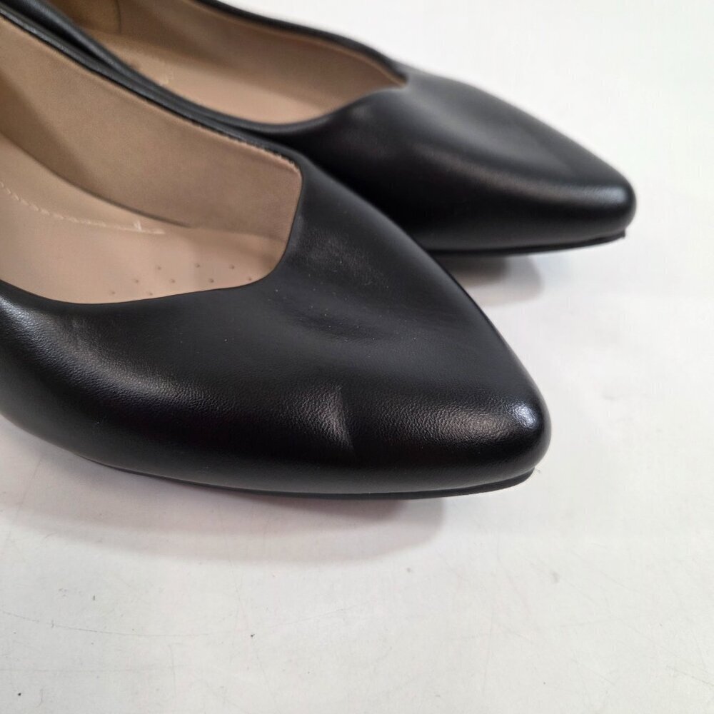 Dream Pairs Black Pointed Toe Flats US Size 8 NWOT - Picture 2 of 8